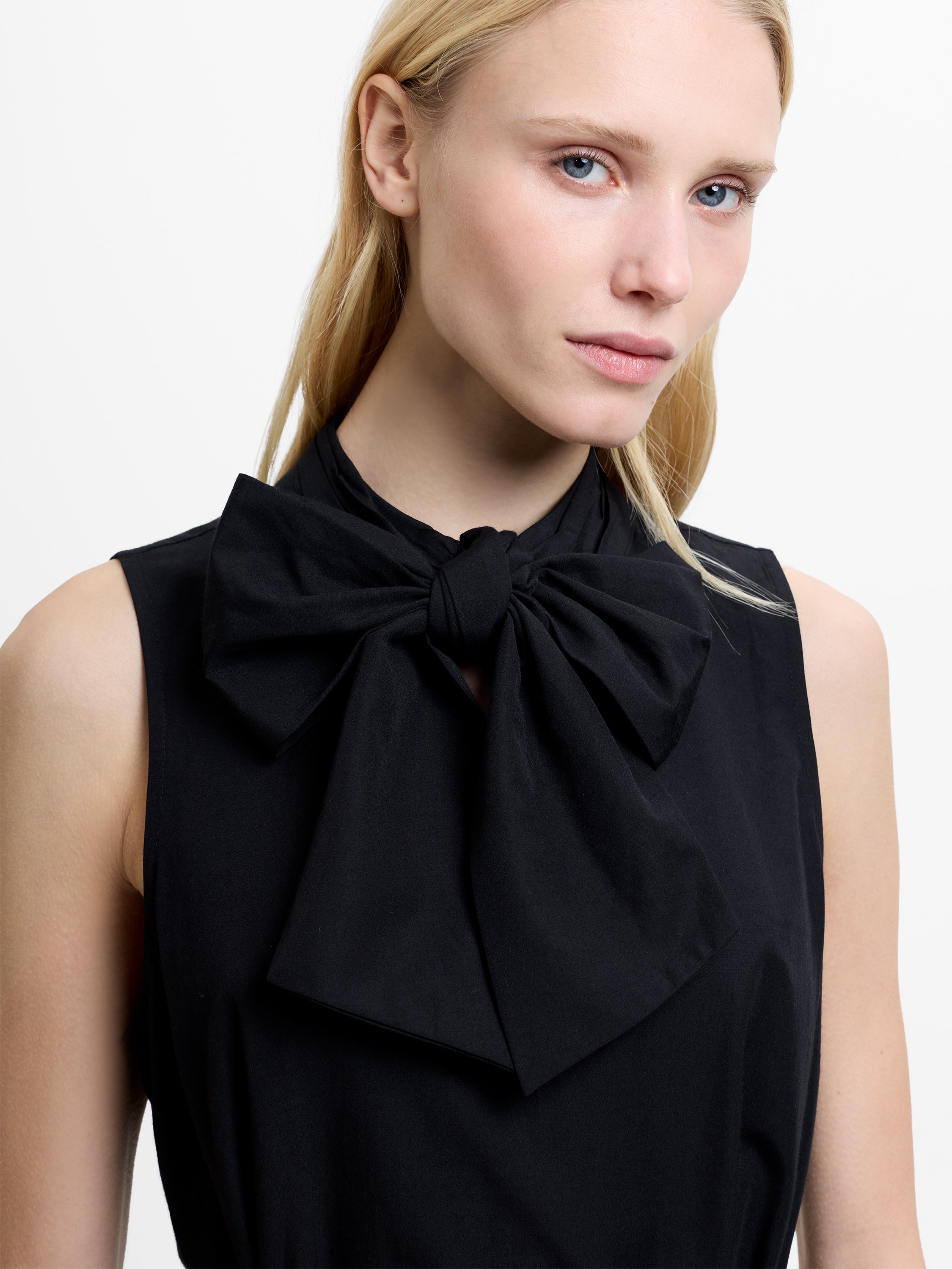 Era Poplin Sleeveless Godet Bow Black Midi Dress