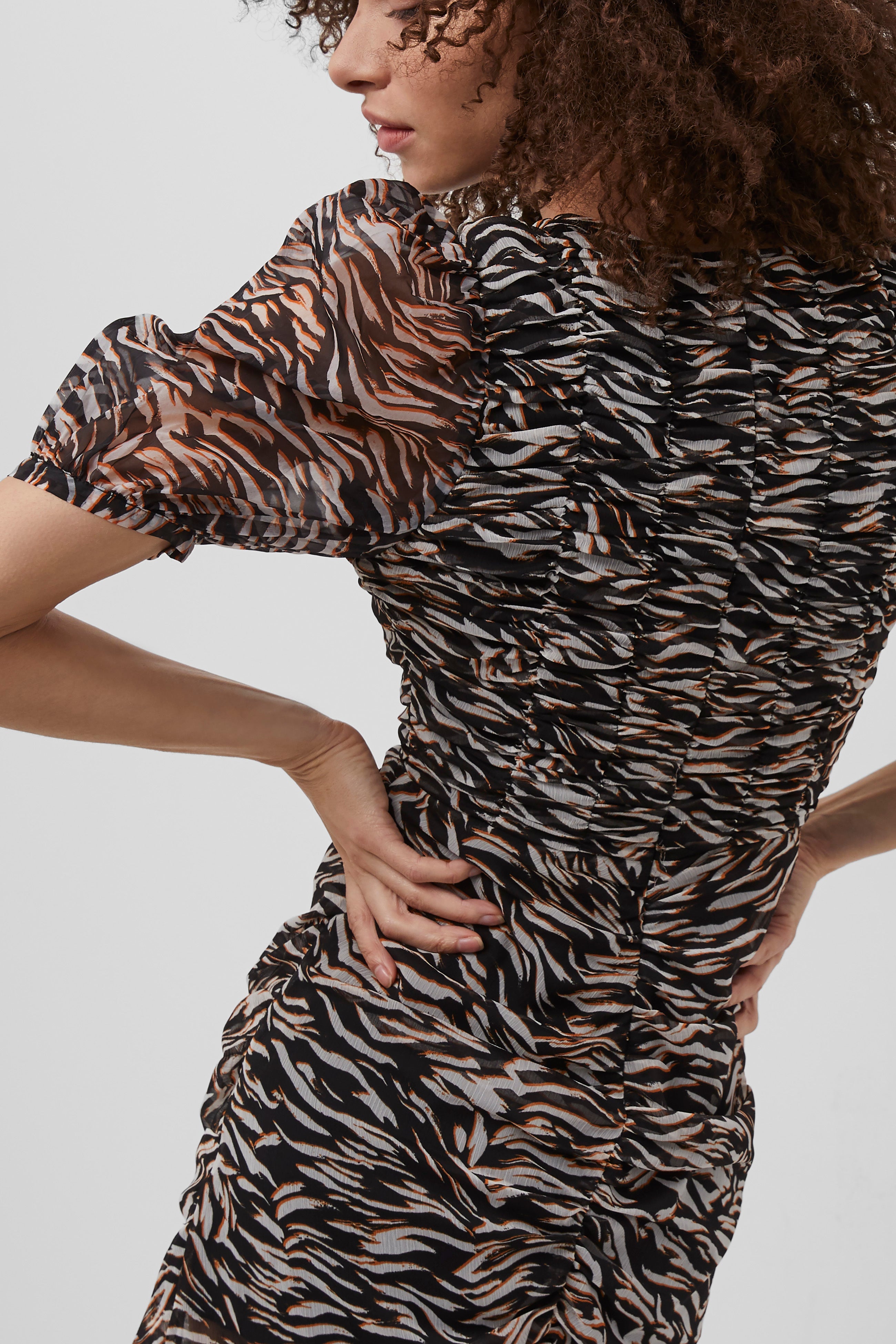 iger crinkle mix mini dress black/summer white multi