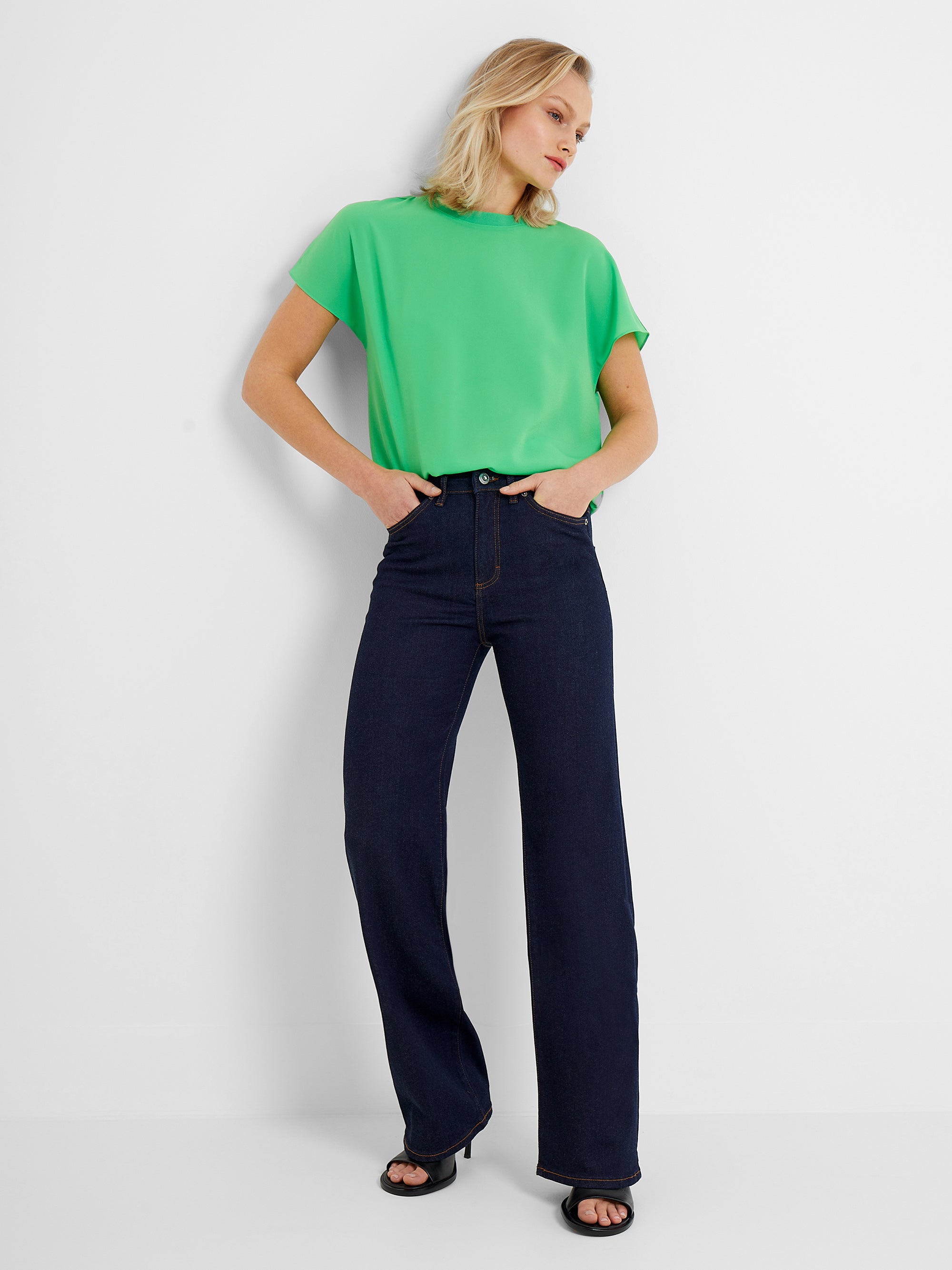 Crepe Light Crew Neck Top